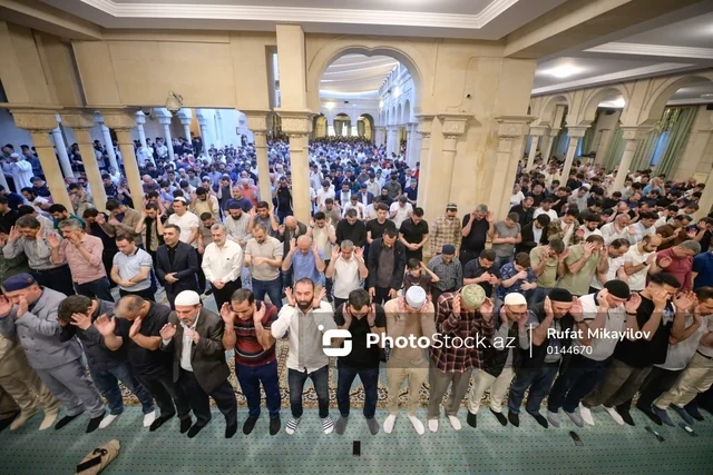 Əjdərbəy məscidində bayram namazı qılındı - FOTO