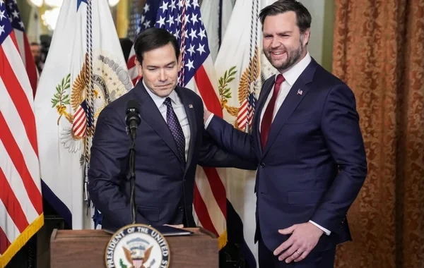 Rubio Venslə mübarizədən geri çəkilir: Ağ Evdə nə baş verir?