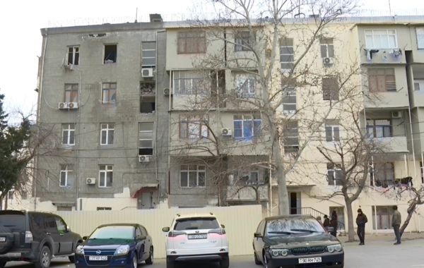 Bakıda ötən il partlayış baş vermiş bina hələ də təmir olunmayıb - Sakinlərdən ŞİKAYƏT