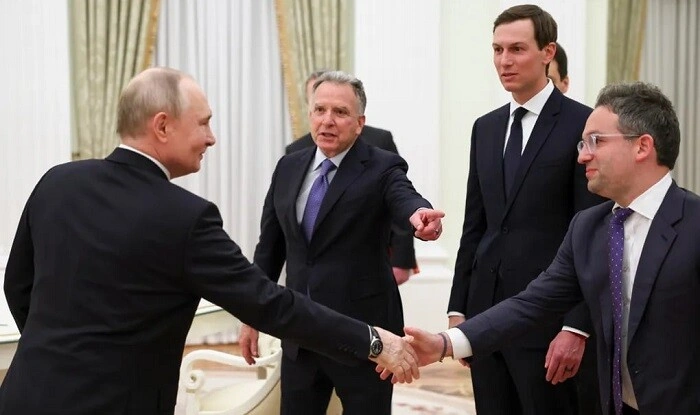 Trampın Putinlə görüşə göndərdiyi “3-cü şəxs” kimdir?