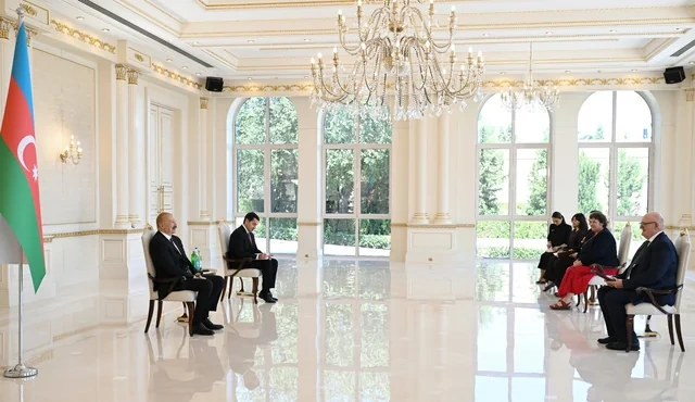 İlham Əliyev Böyük Britaniyanın Azərbaycana yeni təyin olunmuş səfirini qəbul edib - FOTO