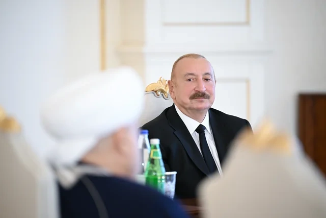 İlham Əliyev Bakıda keçirilən beynəlxalq konfransların iştirakçılarını qəbul edib - FOTO