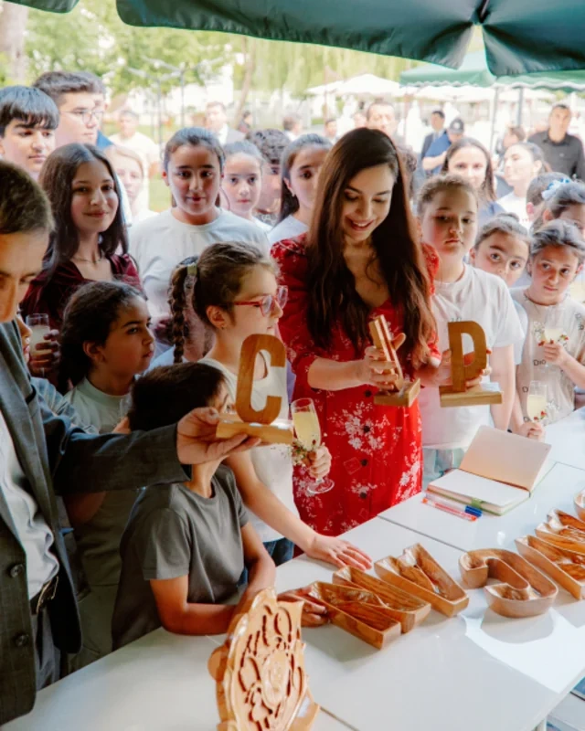 Leyla Əliyeva Qəbələdə fərdi sərginin açılışında və ağacəkmə aksiyasında iştirak edib - FOTO