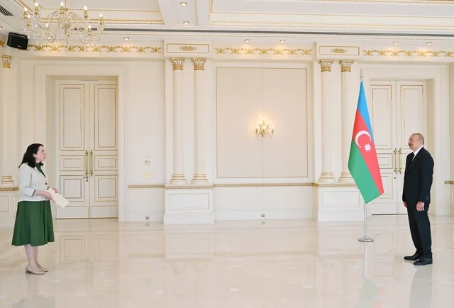 Prezident İrlandiyanın Azərbaycana yeni təyin olunmuş səfirini qəbul edib - FOTO