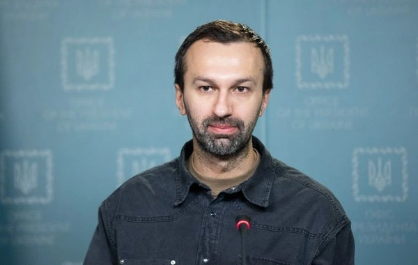 Zelenskinin Ofis rəhbərinin müşaviri vəzifəsindən azad edilib