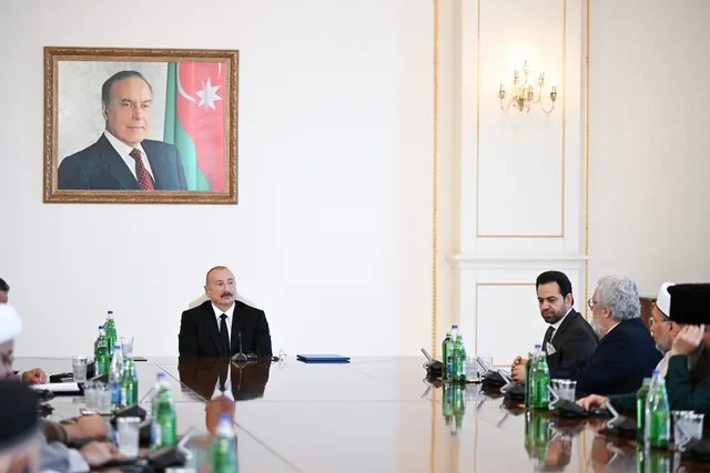 İlham Əliyev Bakıda keçirilən beynəlxalq konfransların iştirakçılarını qəbul edib - FOTO