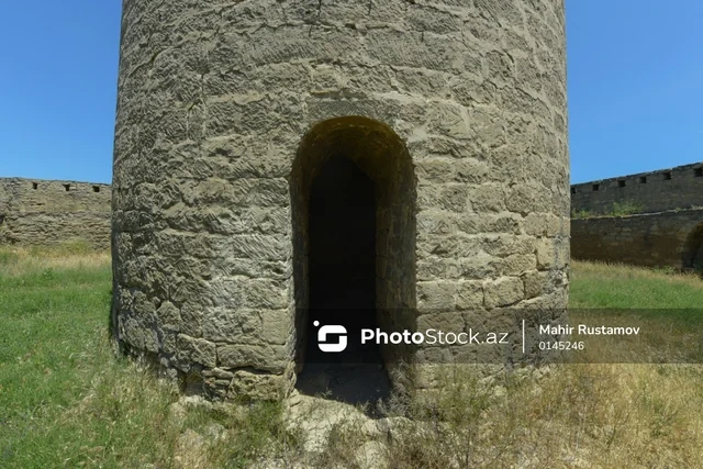 Şirvanşahların yay iqamətgahına aparan yeraltı yol - Əzəmətli Nardaran qəsrindən FOTOREPORTAJ