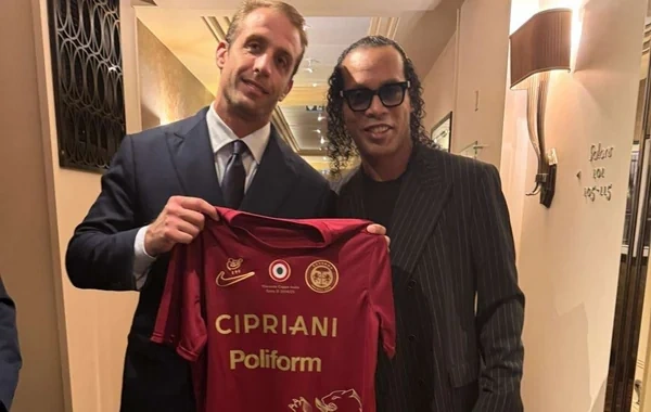 Əfsanə geri döndü: 46 yaşlı Ronaldinyo yeni müqavilə imzaladı