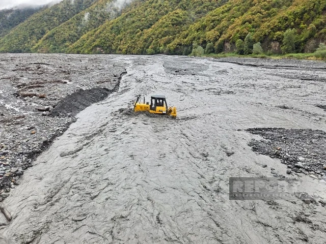 Zaqatala sel təhlükəsi ilə üz-üzə: Texnikalar cəlb edildi - Foto/Video