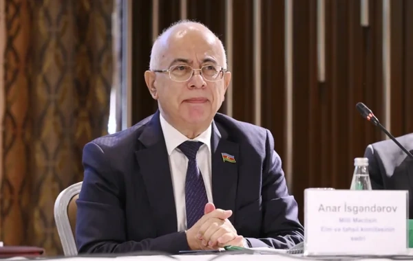 Dərsliklərdəki problemlər parlamentdə müzakirə olunacaq - Nazir deputata nə deyib?