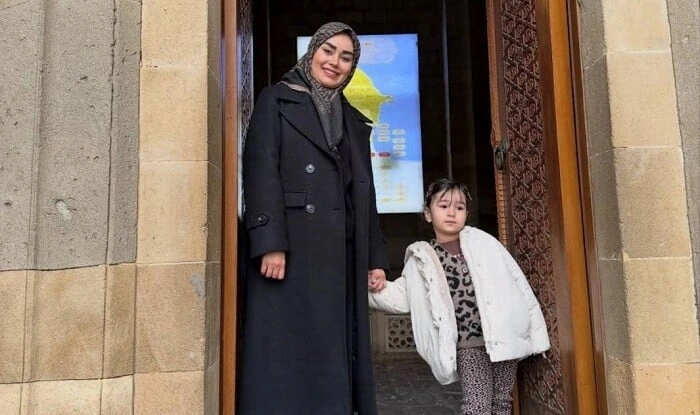 63 yaşlı nazirin 30 yaşlı xanımı Bakıda - Foto