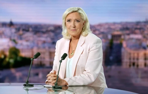 Marin Le Pen prezident seçkisində iştirak edəcəyini bildirib