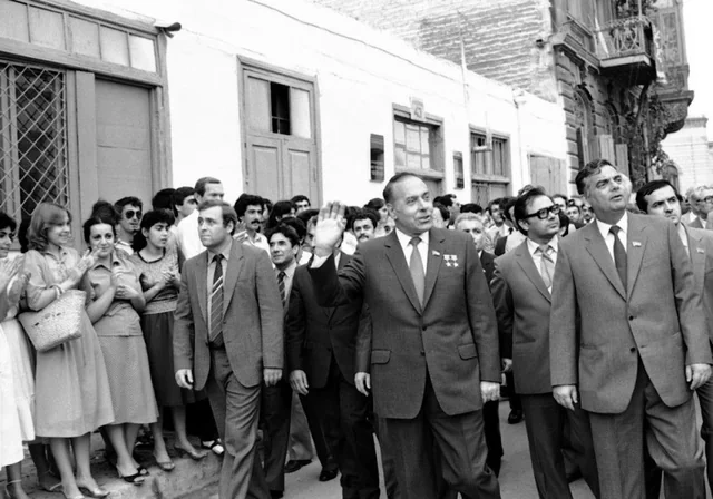 Xalqı Zəfərə aparan lider