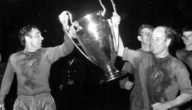 İdmandan kənar: Təyyarə qəzasından sağ çıxdı, futbol tarixinin əfsanəsinə çevrildi