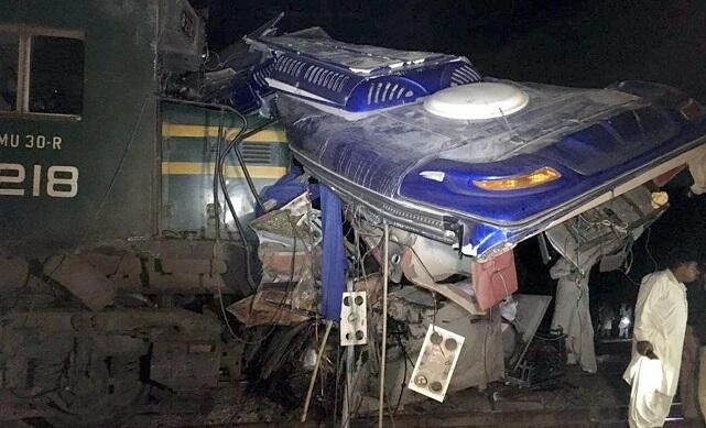 Pakistanda ağır qəzalar: 24 ölü, 45 yaralı