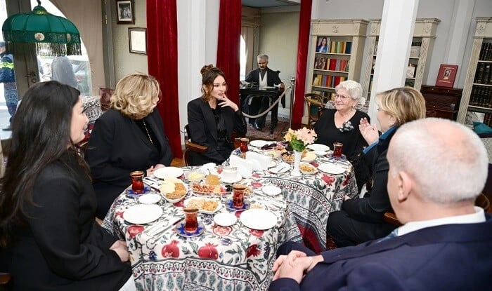 Əliyeva Tiflisdə Azərbaycan Mədəniyyəti Muzeyində...