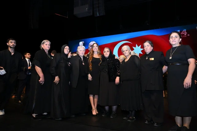 "44" bədii filminin premyerası baş tutub: Arzu Əliyeva və Alyona Əliyeva təqdimatda iştirak ediblər - Foto