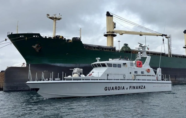 İtaliyada Rusiyaya üzən gəmi həbs edildi