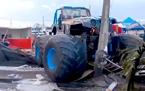 Kolumbiyada nəhəng yük maşını insanlara çırpıldı: Ölənlər və yaralılar var - FOTO