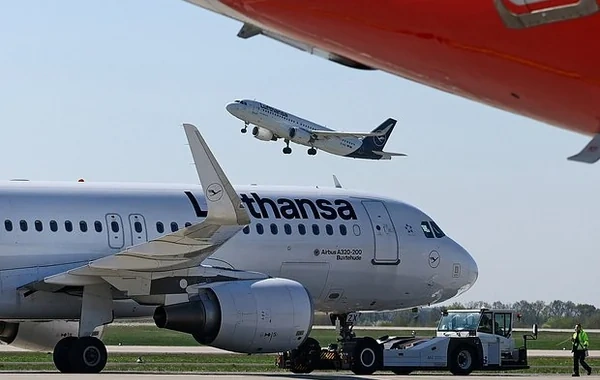 Avropanın ən böyük aviaşirkəti yanacaq çatışmazlığı səbəbindən onminlərlə uçuşu ləğv edib