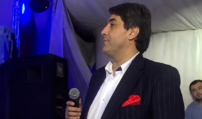 Erməni musiqiçi toyda Azərbaycan mahnısı oxudu... - Video