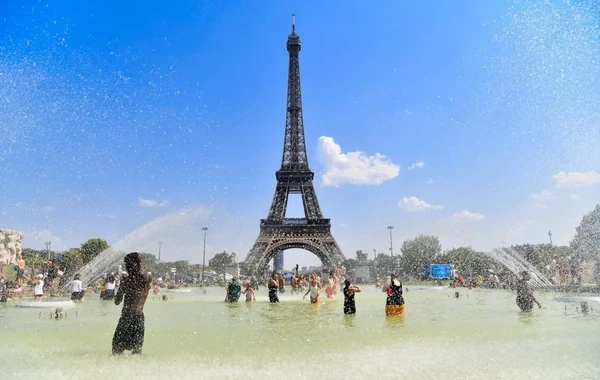 Parisdə daha bir turistik məkan kəskin istilərə görə iş rejimini dəyişdi