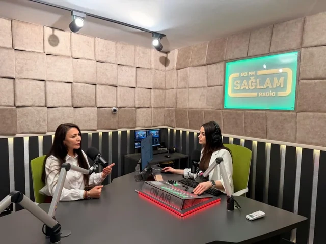 Gecə telefon istifadəsinin FƏSADLARI: Smartfonlar yuxu keyfiyyətini necə pozur? - FOTO