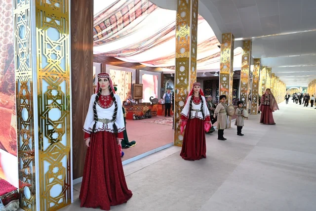 Prezident İlham Əliyev MDB Ölkələrinin Milli Kulinariya Festivalı ilə tanış olub, rəsmi qəbulda iştirak edib - Foto