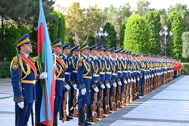 Laos prezidentinin Bakıda rəsmi qarşılanma mərasimi olub - Foto