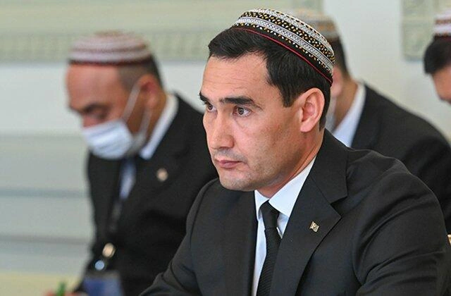 Berdiməhəmmədov səfirimizi təltif etdi - Foto