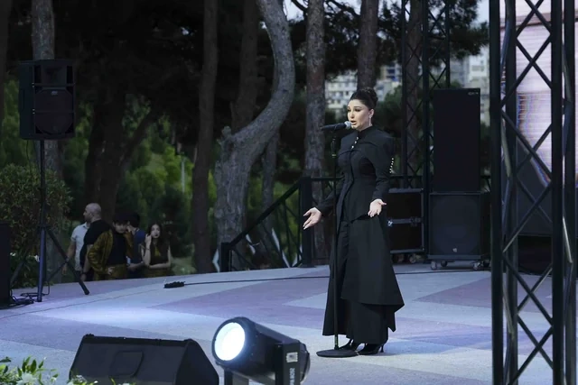 Xətai rayonunda Xalq şairi Sabir Rüstəmxanlının 80 illik yubileyinə həsr olunmuş təntənəli tədbir keçirilib