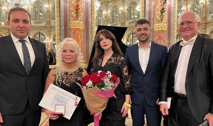 Adilə Əliyeva Parisdə platin medalla təltif olundu