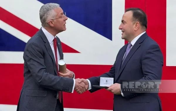 bp-nin vitse-prezidenti və "British Council"ın direktoruna Kral III Çarlzın adından mükafatlar təqdim olunub
