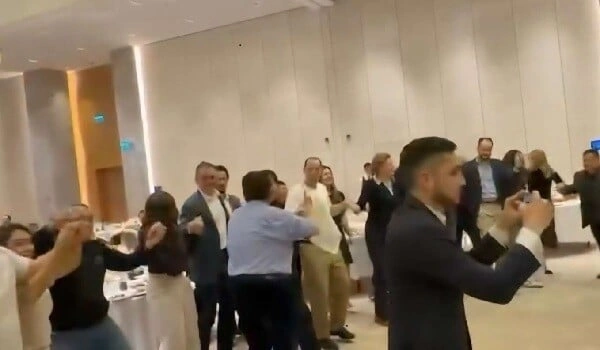 Diplomatlar Şuşada yallı getdilər - Video