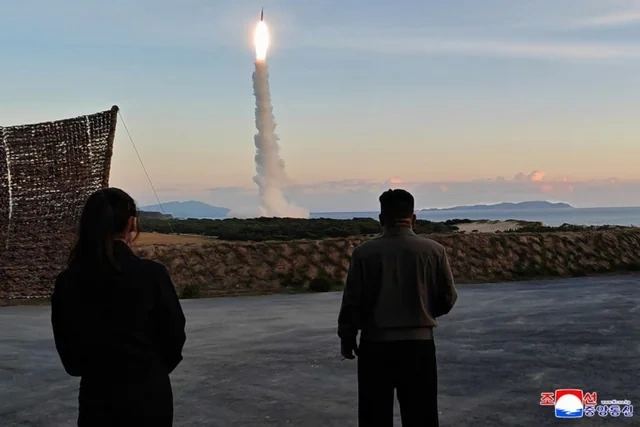Şimali Koreyadan güc nümayişi: Raket 1000 kilometr uzaqlıqdakı hədəfi vurdu