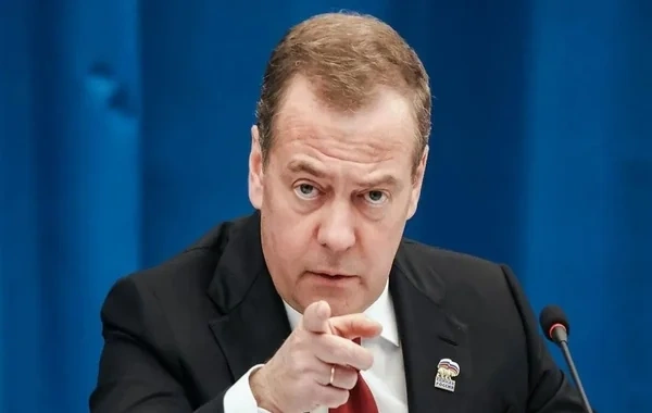 Dmitri Medvedev Ermənistanı hədələdi