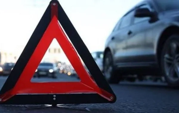 Oğuzda minik maşını aşıb: 7 YARALI VAR