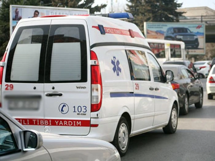 Sərnişin avtobusu ana və övladını vurdu, biri öldü