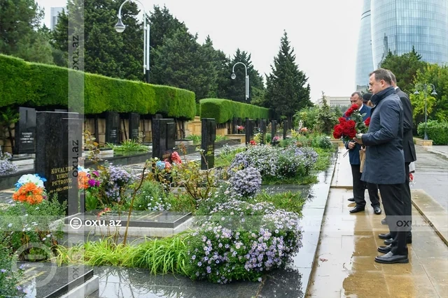 Milli Qəhrəman Yuri Kovalyovun məzarı ziyarət edildi - Foto/Video