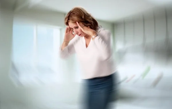 Qəfil ayağa qalxanda başınız niyə gicəllənir? - Təhlükəli səbəblər açıqlandı