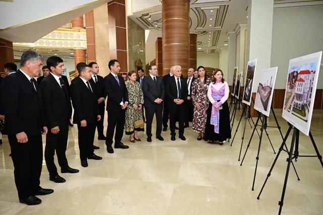 Türkmənistanda "Azərbaycan - obyektivdən tarixə" adlı sərgi təqdim olunub - FOTO