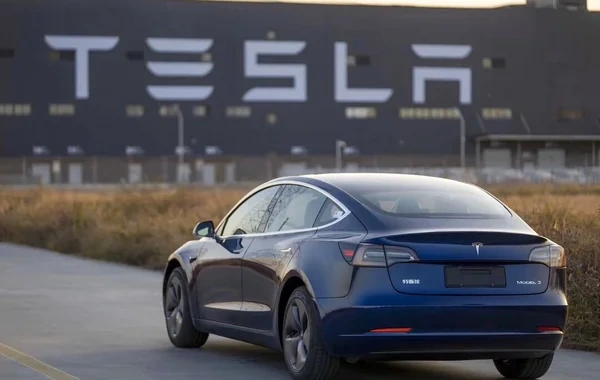 "Tesla" minlərlə avtomobili təmir edəcək