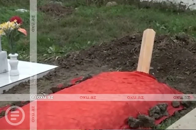 Məktəbdə yıxılaraq həyatını itirən şagird anasının məzarının yanında torpağa tapşırıldı - Foto