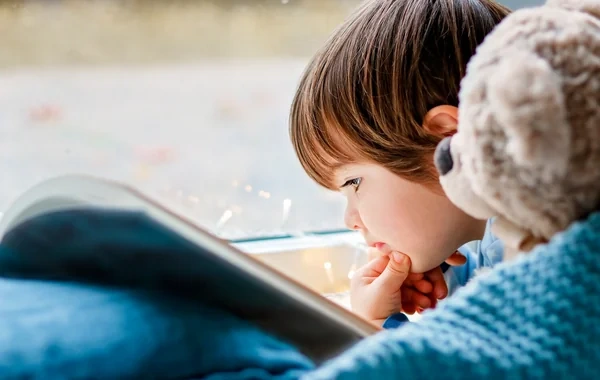 Uşaqları kitab oxumağa necə cəlb etmək olar? - Psixoloqdan mühüm tövsiyələr