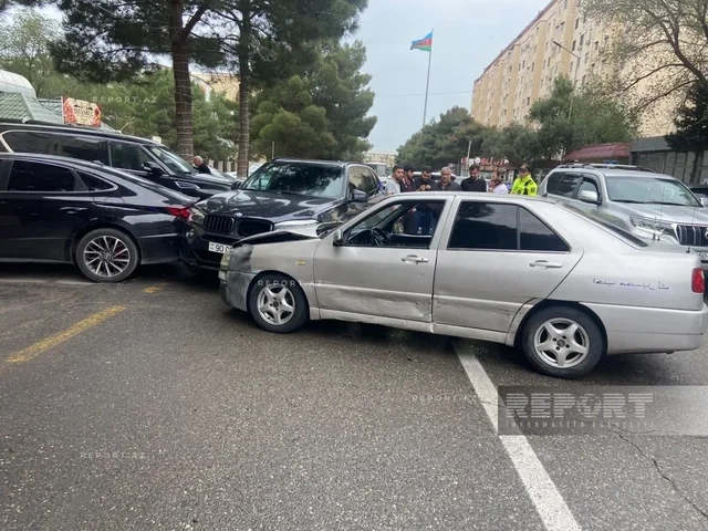 Sumqayıtda zəncirvari qəza: Beş avtomobil toqquşdu - Foto