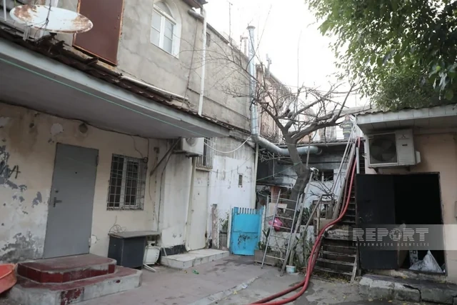 Bakıda mağazada başlayan yanğın evlərə keçib - FOTO