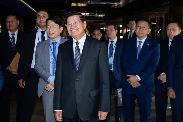 Laos prezidenti "ASAN xidmət"də olub - Foto