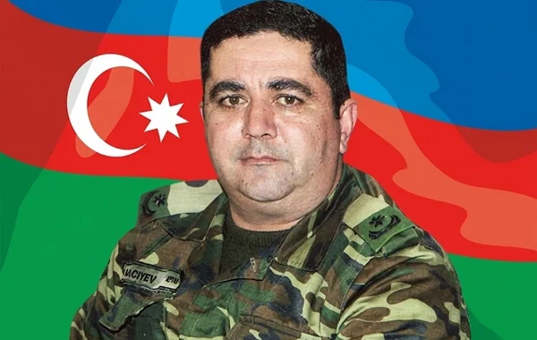 Şəhid mayorun SON FOTOSU: "Qapıdan çıxırdı, birdən geri qayıtdı və alnımdan öpdü"