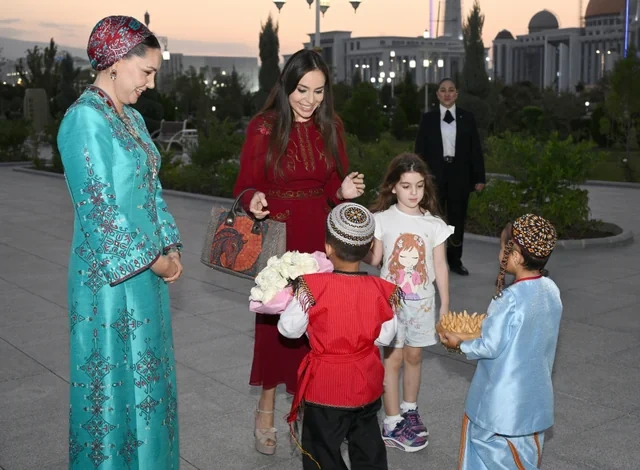 Leyla Əliyeva Arkadağ şəhərində Uşaq Sağlamlığı və Reabilitasiya Mərkəzinin fəaliyyəti ilə tanış olub - Foto