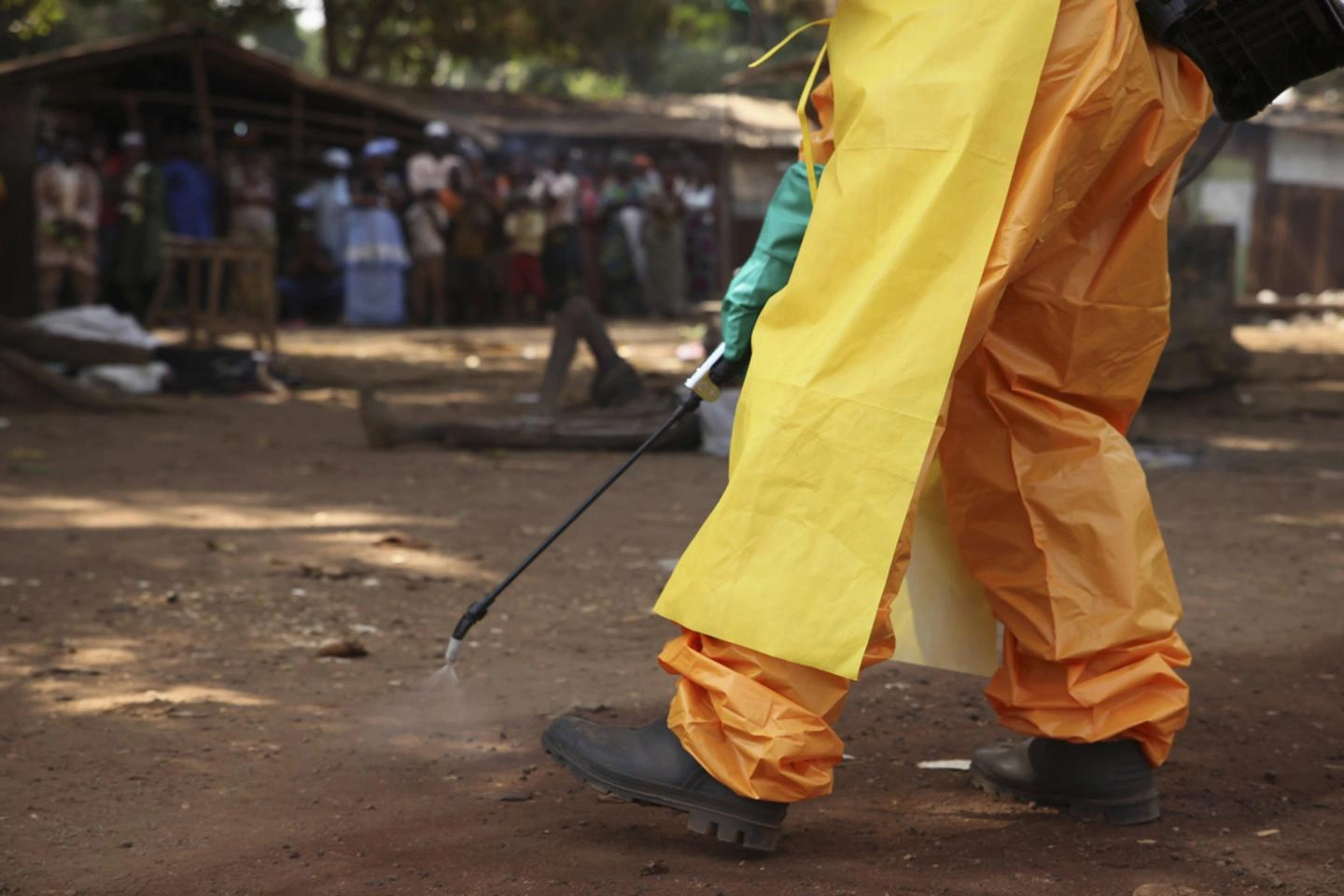 Ebolaya yoluxmuş 18 xəstə xəstəxanadan qaçdı